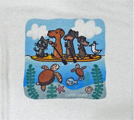 サップに乗る動物たちが描かれたTEPEE HEARTのチャリティーTシャツ