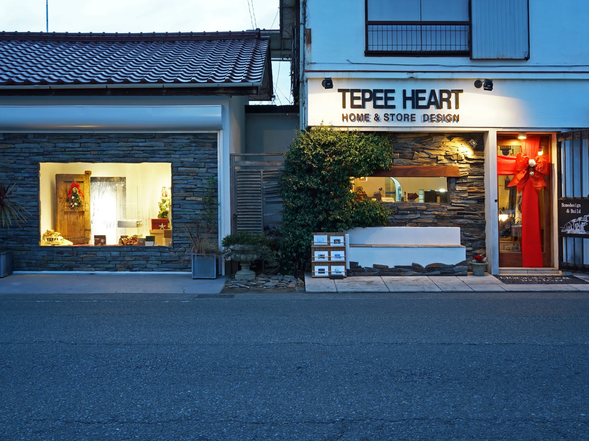 湘南の街に溶け込む工務店の外観｜自然素材の調湿と左官仕上げが映えるデザイン