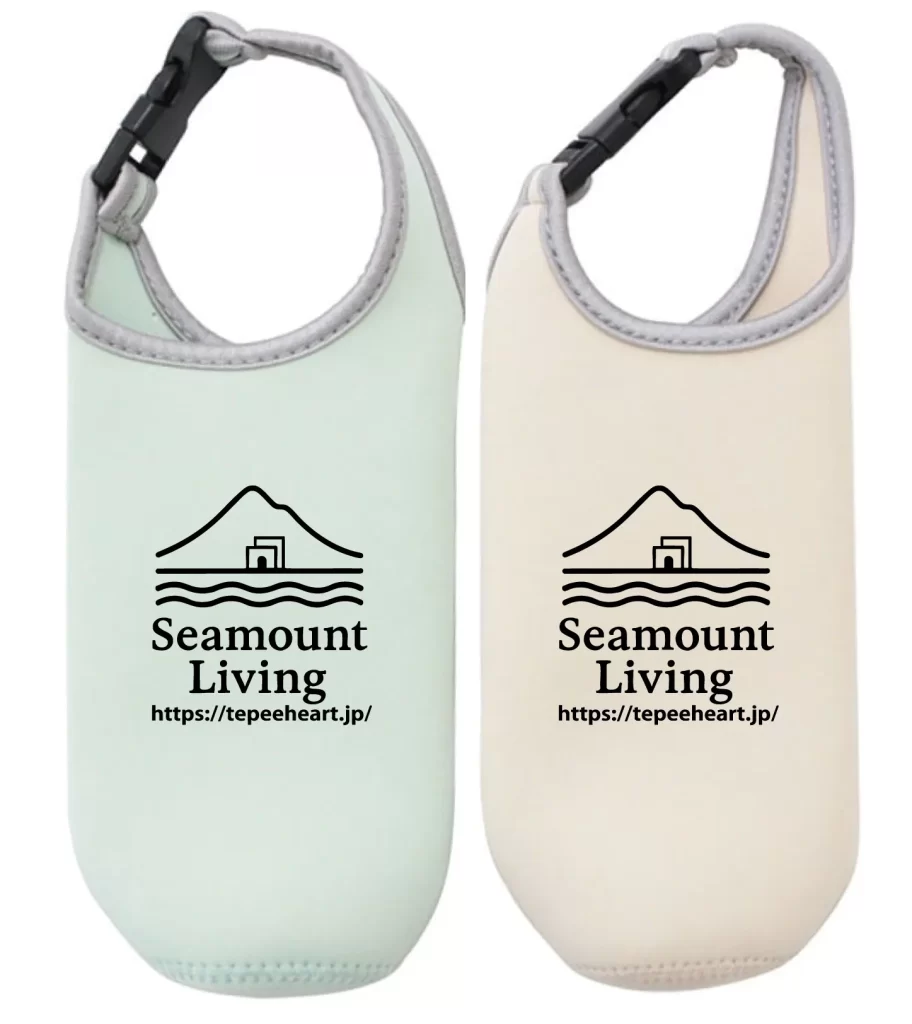 Seamount Livingロゴ入りのオリジナルペットボトルカバー